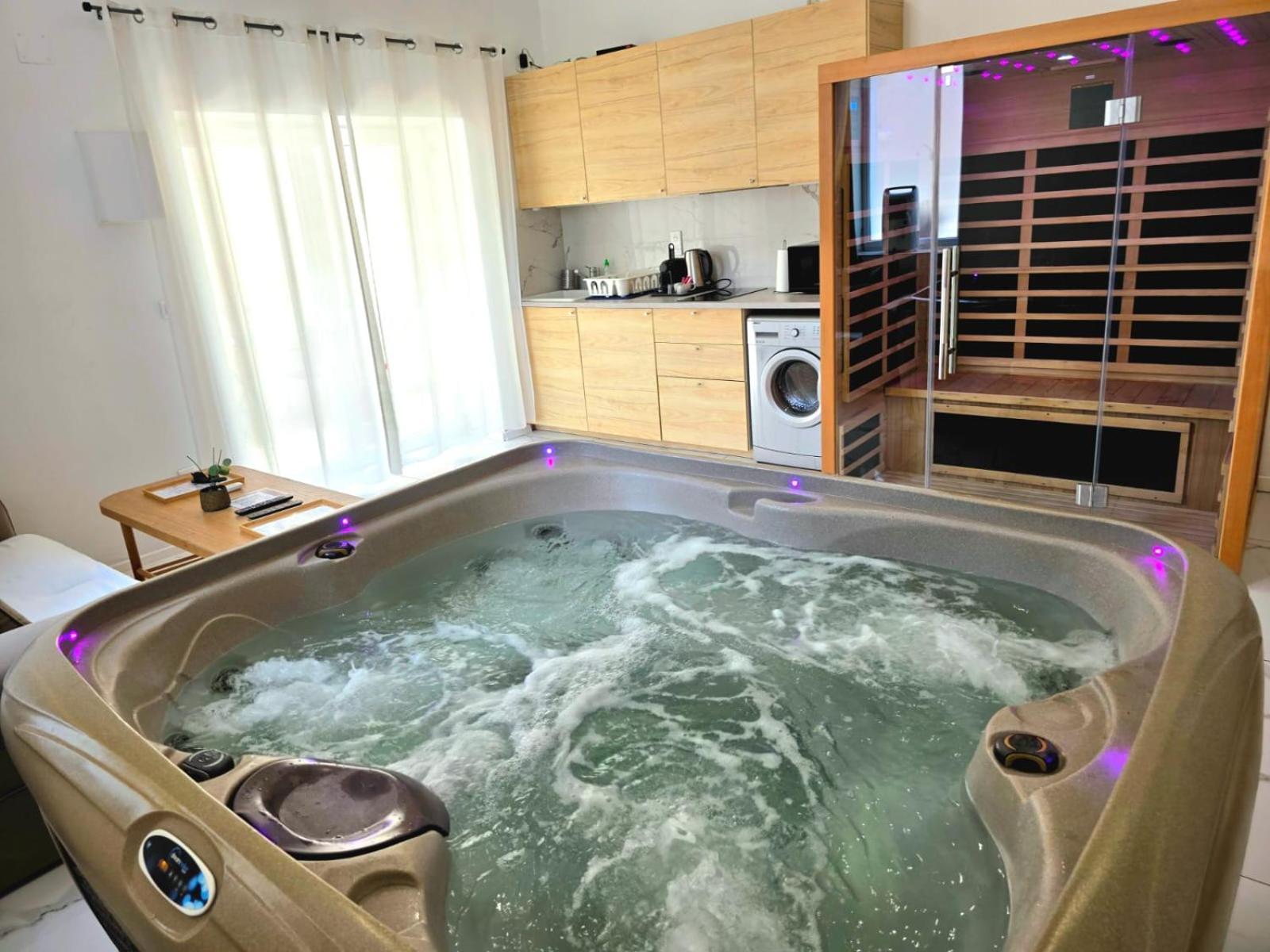 Love Room Jacuzzi Sauna Privatif マルセイユ エクステリア 写真